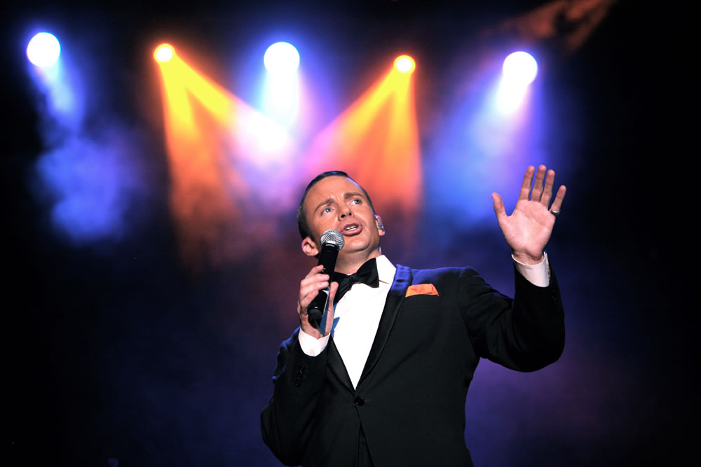 Brian Duprey as Frank Sinatra